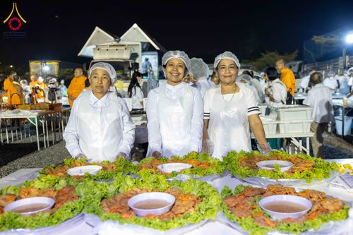 ภาพ No.295452:วันที่ 16 มกราคม พ.ศ. 2569 พิธีถวายภัตตาหารเป็นสังฆทาน แด่พระธรรมยาตรา ณ วัดโบสถ์บน ต.บางคูเวียง จ.นนทบุรี อนุสรณ์สถานลำดับที่ 4 สถานที่เกิดด้วยกายธรรม ในโครงการธรรมยาตรา กตัญญูบูชา มหาปูชนียาจารย์ พระมงคลเทพมุนี(สด จนฺทสโร) พระผู้ปราบมาร อนุสรณ์สถาน 7 แ