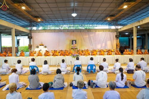 พิธีถวายภัตตาหารเป็นสังฆทาน แด่คณะพระธรรมยาตราฯ ในโครงการธรรมยาตราฯ ปีที่ 11 ณ อนุสรณ์สถานมหาวิหารพระมงคลเทพมุนี อ.สองพี่น้อง จ.สุพรรณบุรี วันที่ 7 มกราคม พ.ศ. 2566