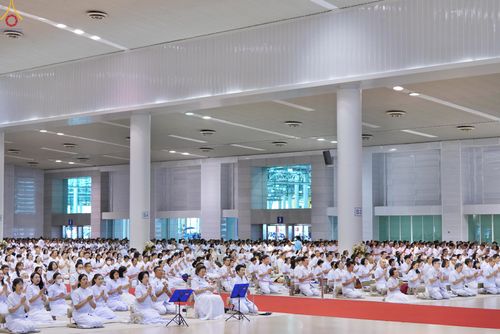 ภาพ No.331184:วันวิสาขบูชา อาทิตย์ที่ 31 พฤษภาคม พ.ศ.2569 พิธีปฏิบัติธรรม ณ ห้องแก้วสารพัดนึก 1  วัดพระธรรมกาย จังหวัดปทุมธานี