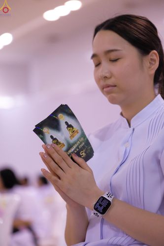 ภาพ No.311636:วันอาทิตย์ต้นเดือนที่ 1 มีนาคม พ.ศ.2569 สัมมนาพิเศษ พิธีมอบรูปหล่อโลหะหลวงปู่วัดปากน้ำ พระมงคลเทพมุนี พิธีมุทิตาสักการะในโอกาสพระครูปลัดรัตนวีรวัฒน์(รังสฤษดิ์ อิทธิจินฺตโก) เจ้าอาวาสวัดพระธรรมกาย  ดำรงตำแหน่งเป็น “ที่ปรึกษาเจ้าคณะจังหวัดปทุมธานี”  ณ ห้อง