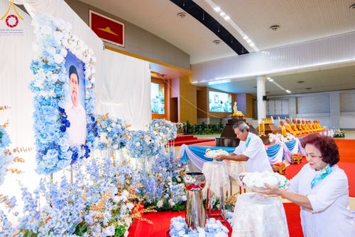 ภาพ No.90762:พิธีบำเพ็ญกุศลสวดพระอภิธรรม  อุบาสกถาวร พรหมถาวร (อุบาสกผู้ปั้นพระ) คืนที่ 3 วันจันทร์ที่ 16 ตุลาคม พ.ศ. 2566 ณ ห้องแก้วสารพัดนึก 1 สภาธรรมกายสากล วัดพระธรรมกาย จ.ปทุมธานี