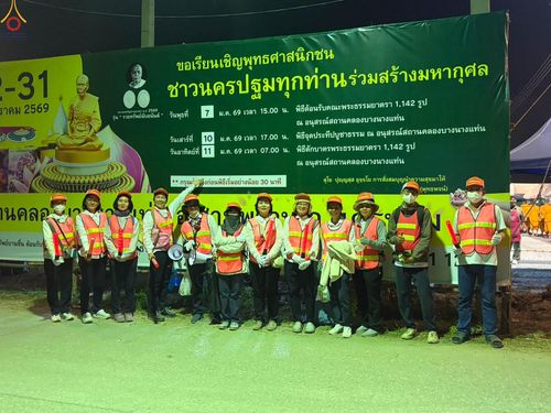 ภาพ No.300687:ภาพเบื้องหลังอาสาสมัครรวมใจ ชุดที่ 3 ในโครงการธรรมยาตรา กตัญญูบูชา มหาปูชนียาจารย์ พระมงคลเทพมุนี(สด จนฺทสโร) พระผู้ปราบมาร อนุสรณ์สถาน 7 แห่ง ปีที่ 14