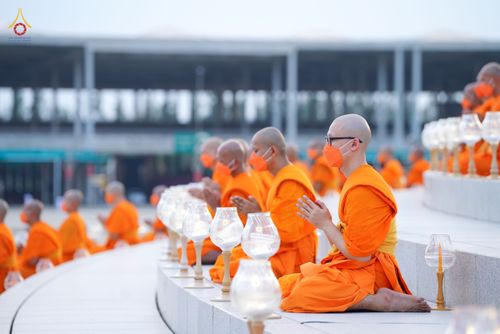 ภาพ No.81747:พิธีจุดวิสาขประทีปและเวียนประทักษิณ เนื่องในวันวิสาขบูชา วันเสาร์ที่ 3 มิถุนายน 2566 ณ ลานธรรมพระมหาธรรมกายเจดีย์ วัดพระธรรมกาย จ.ปทุมธานี
