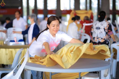 ภาพ No.322696:วันที่ 15-18 เมษายน พ.ศ.2569 การเเตรียมโต๊ะฉัน , เตรียมจุดพักค้าง , เรียงเก้าอี้ , เรียงกล่องไทยธรรม  เพื่องานถวายมหาสังฆทาน 40,000 กว่าวัดทั่วประเทศ วันคุ้มครองโลก 22 เมษายน พ.ศ.2569 วัดพระธรรมกาย