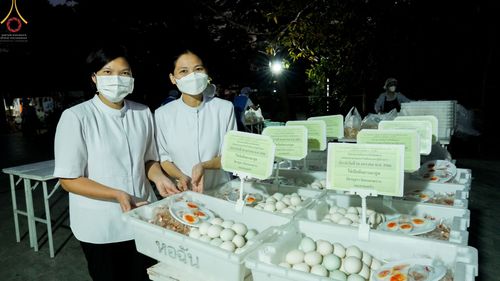 ภาพ No.72121:พิธีถวายภัตตาหารเป็นสังฆทาน แด่คณะพระธรรมยาตราฯ ในโครงการธรรมยาตรากตัญญูบูชา มหาปูชนียาจารย์ พระมงคลเทพมุนี(สด จนฺทสโร) พระผู้ปราบมาร อนุสรณ์สถาน 7 แห่ง ปีที่ 11 วันที่ 18 มกราคม พ.ศ. 2566