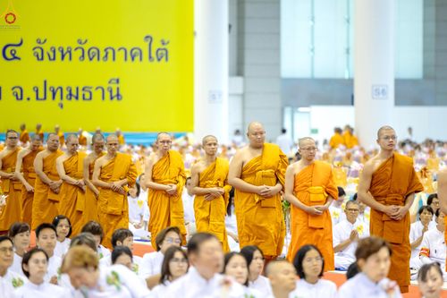 ภาพ No.342215:วันอาทิตย์ที่ 2 สิงหาคม พ.ศ.2569 พิธีมุทิตาสักการะพระภิกษุ  ผู้สอบได้เปรียญธรรม 9 ประโยค ระดับโลก ปีที่ 38, พิธีมอบโล่เกียรติยศ และทุนการศึกษา สำนักเรียนบาลีดีเด่นทั่วประเทศ ณ สภาธรรมกายสากล วัดพระธรรมกาย
