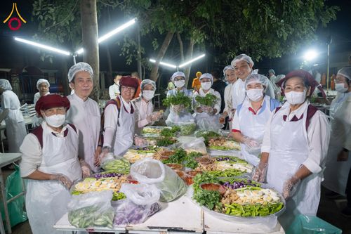 ภาพ No.293682:วันที่ 14 มกราคม พ.ศ. 2569  พิธีถวายภัตตาหารเป็นสังฆทาน แด่พระธรรมยาตรา  ณ วัดสองพี่น้อง ต.ต้นตาล อ.สองพี่น้อง จ.สุพรรณบุรี  ในโครงการธรรมยาตรา กตัญญูบูชา มหาปูชนียาจารย์  พระมงคลเทพมุนี(สด จนฺทสโร) พระผู้ปราบมาร  อนุสรณ์สถาน 7 แห่ง ปีที่ 14