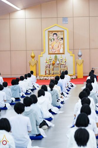 ภาพ No.67568:คณะสงฆ์วัดพระธรรมกาย และศูนย์ส่งเสริมทั่วโลกเจริญพระพุทธมนต์ และปฏิบัติธรรมเจริญสมาธิภาวนาเพื่อถวายพระพรชัยมงคลแด่ สมเด็จพระเจ้าลูกเธอ เจ้าฟ้าพัชรกิติยาภา นเรนทิราเทพยวดี กรมหลวงราชสาริณีสิรพัชร มหาวัชรราธิดา