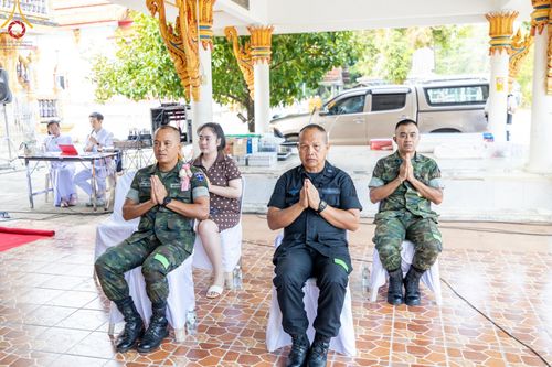 ภาพ No.137617:พิธีตักบาตร พิธีถวายสังฆทานแด่คณะสงฆ์ 323 วัด พิธีทำบุญอุทิศส่วนกุศลแด่ผู้วายชนม์ ในเหตุการณ์ความไม่สงบ 4 จังหวัดชายแดนภาคใต้ ปีที่ 20 ครั้งที่ 169 และพิธีมอบกองทุนหนุนแรงใจช่วยครูใต้ ปีที่ 17 ครั้งที่ 134 วันที่ 25 พฤษภาคม พ.ศ.2567 อ.ตากใบ จ.นราธิวาส