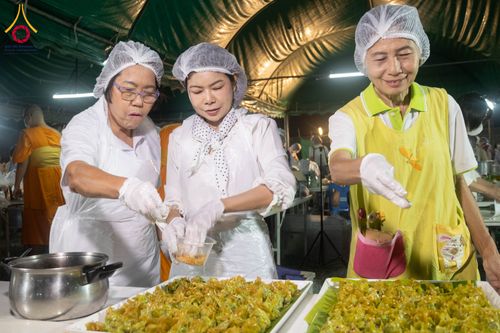 ภาพ No.298429:วันที่ 20 มกราคม พ.ศ. 2569 พิธีถวายภัตตาหารเป็นสังฆทาน แด่พระธรรมยาตรา ณ อนุสรณ์สถานบางปลา วัดบางปลา อำเภอบางเลน จังหวัดนครปฐม ในโครงการธรรมยาตรา กตัญญูบูชา มหาปูชนียาจารย์ พระมงคลเทพมุนี(สด จนฺทสโร) พระผู้ปราบมาร อนุสรณ์สถาน 7 แห่ง ปีที่ 14