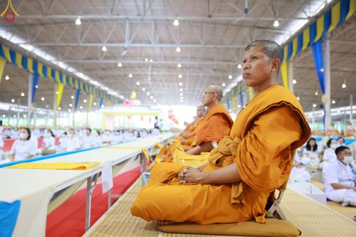 ภาพ No.85289:พิธีมุทิตาสักการะพระภิกษุ ผู้สอบได้เปรียญธรรม ๙ ประโยคระดับโลก, พิธีมอบโล่เกียรติยศและทุนการศึกษา สำนักเรียนบาลีดีเด่นทั่วประเทศ ในวันสมาธิโลก อาทิตย์ที่ 6 สิงหาคม พ.ศ. 2566 ณ สภาธรรมกายสากล วัดพระธรรมกาย