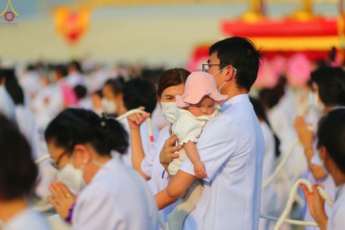 ภาพ No.79188:พิธีอัญเชิญองค์พระบรมพุทธเจ้า 24 องค์ เวียนประทักษิณรอบพระมหาธรรมกายเจดีย์ ณ วัดพระธรรมกาย  วันที่ 2 เมษายน พ.ศ. 2566