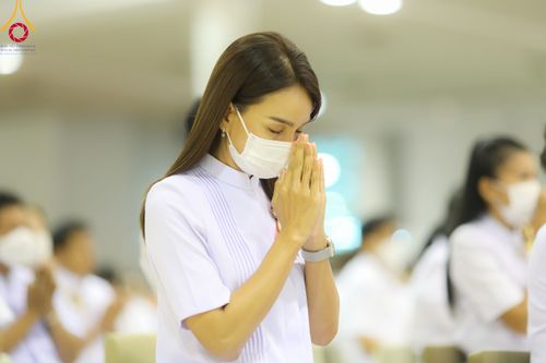 ภาพ No.86415:วันธรรมชัย ปีที่ 55 พิธีทอดผ้าป่ากฐินสมทบครั้งที่1, พิธีเจริญพุทธมนต์ ลูกนิมิตมหาสมบัติฯ พิธีจุดประทีป,พิธีฉลองชัยสวดมนต์บทธัมมจักกัปปวัตนสูตร วันอาทิตย์ที่ 27 สิงหาคม พ.ศ.2566 ณ สภาธรรมกายสากล / มหารัตนวิหารคด วัดพระธรรมกาย