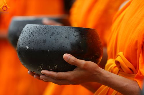 ภาพ No.317130:วันจันทร์ที่ 30 มีนาคม พ.ศ.2569 จาริกบิณฑบาตสยมภูนาทสู่พระราชวังหนุมานโดกา ประเทศเนปาล