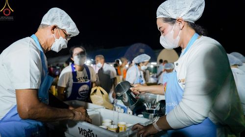 ภาพ No.70056:พิธีถวายภัตตาหารเป็นสังฆทาน แด่คณะพระธรรมยาตราฯ ในโครงการธรรมยาตราฯ ปีที่ 11 ณ อนุสรณ์สถานคลองบางนางแท่น อ.สามพราน จ.นครปฐม วันที่ 11 มกราคม พ.ศ. 2566