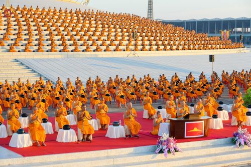 ภาพ No.68704:พิธีตักบาตรฉลองพระใหม่ วันที่ 1 มกราคม พ.ศ. 2566 ณ วัดพระธรรมกาย จ.ปทุมธานี