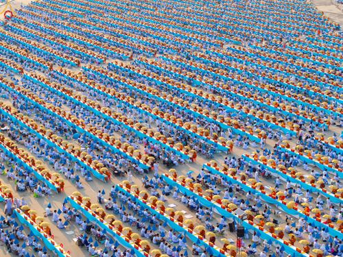 ภาพ No.323961:วันที่ 22 เมษายน พ.ศ.2569 (วันคุ้มครองโลก) พิธีถวายมหาสังฆทาน 40,000 กว่าวัดทั่วประเทศ ณ ลานธรรม พระมหาธรรมกายเจดีย์ วัดพระธรรมกาย