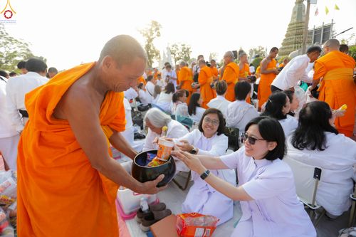 ภาพ No.294507:วันที่ 14 มกราคม พ.ศ. 2569 พิธีตักบาตรพระธรรมยาตรา ณ วัดสองพี่น้อง ต.ต้นตาล อ.สองพี่น้อง จ.สุพรรณบุรี ในโครงการธรรมยาตรา กตัญญูบูชา มหาปูชนียาจารย์ พระมงคลเทพมุนี(สด จนฺทสโร) พระผู้ปราบมาร อนุสรณ์สถาน 7 แห่ง ปีที่ 14