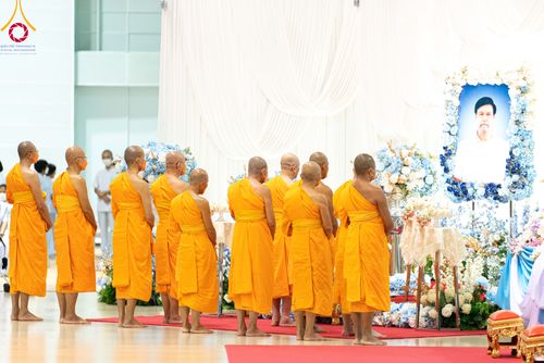 ภาพ No.90799:พิธีบำเพ็ญกุศลสวดพระอภิธรรม  อุบาสกถาวร พรหมถาวร (อุบาสกผู้ปั้นพระ) คืนที่ 3 วันจันทร์ที่ 16 ตุลาคม พ.ศ. 2566 ณ ห้องแก้วสารพัดนึก 1 สภาธรรมกายสากล วัดพระธรรมกาย จ.ปทุมธานี