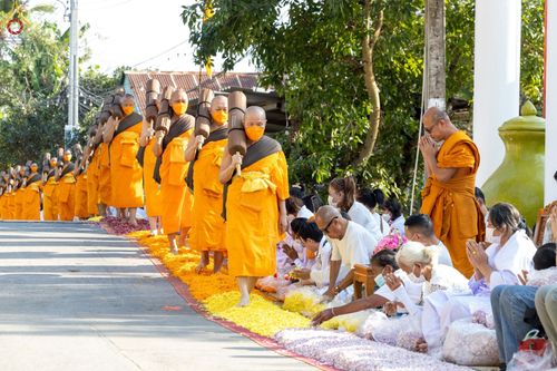 ภาพ No.72267:พิธีต้อนรับพระธรรมยาตรา ในโครงการธรรมยาตรากตัญญูบูชา มหาปูชนียาจารย์ พระมงคลเทพมุนี(สด จนฺทสโร) พระผู้ปราบมาร อนุสรณ์สถาน 7 แห่ง ปีที่ 11 วันที่ 18 มกราคม พ.ศ. 2566 ณ อนุสรณ์สถานลำดับที่ 4 สถานที่เกิดด้วยกายธรรม วัดโบสถ์ (บน) บางคูเวียง อ.บางกรวย จ.นนทบุ