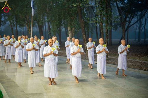 ภาพ No.298044:วันเสาร์ที่ 17 มกราคม พ.ศ. 2569 พิธีบรรพชาอุปสมบท โครงการอุปสมบทหมู่ บูชาธรรมครบ 117 ปี คุณยายอาจารย์มหารัตนอุบาสิกาจันทร์ ขนนกยูง  ณ อุโบสถพระไตรปิฎก วัดพระธรรมกาย