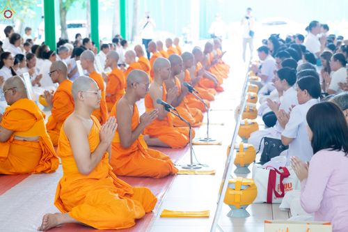 ภาพ No.335345:วันเสาร์ที่ 13 มิถุนายน พ.ศ.2569 พิธีขอบรรพชา , พิธีขอสรณคมน์และศีล , พิธีถวายบาตร , พิธีอุปสมบท โครงการอุปสมบทหมู่ผู้บริหาร รุ่นที่ 16 , โครงการอุปสมบทหมู่ธรรมทายาท  ระดับอุดมศึกษา รุ่นที่ 53 (ภาคฤดูฝน) ณ โบสถ์พระไตรปิฏก วัดพระธรรมกาย