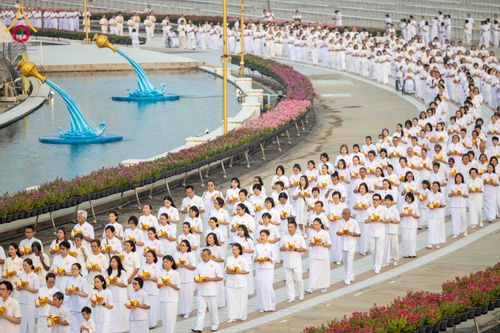 ภาพ No.319385:วันเสาร์ที่ 4 เมษายน พ.ศ.2569 พิธีขอขมา มอบผ้าไตร และถวายบาตรแด่นาคธรรมทายาท ในโครงการบรรพชาสามเณรฟื้นฟูพระพุทธศาสนาทั่วไทย โครงการหน่อแก้วเปรียญธรรม รุ่นที่ 14 โครงการสามเณรยุวธรรมทายาท รุ่นที่ 34 โครงการสามเณรมัชฌิมธรรมทายาท รุ่นที่ 30 ณ สภาธรรมกายสากล