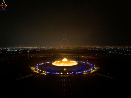 ภาพ No.68638:พิธีสวดมนต์ข้ามปี วันที่ 31 ธันวาคม พ.ศ. 2565 ณ มหารัตนวิหารคด วัดพระธรรมกาย จ.ปทุมธานี