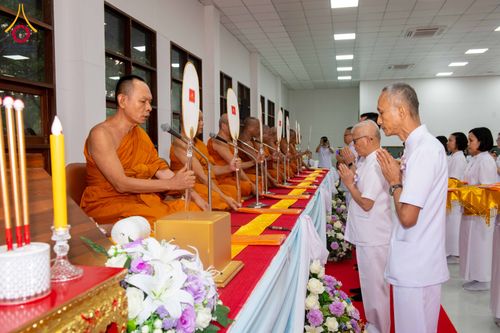 ภาพ No.315854:วันพฤหัสบดีที่ 26 มีนาคม พ.ศ. 2569 พิธีบำเพ็ญกุศล คุณพ่อณรงค์ จินตมากุล  สิริอายุ 99 ปี 11 เดือน โยมบิดา พระครูปลัดรัตนวีรวัฒน์ (รังสฤษดิ์ อิทฺธิจินตโก) ที่ปรึกษาเจ้าคณะจังหวัดปทุมธานี เจ้าอาวาสวัดพระธรรมกาย  ณ ห้องปลูกศรัทธา 2 วัดพระธรรมกาย ปทุมธานี