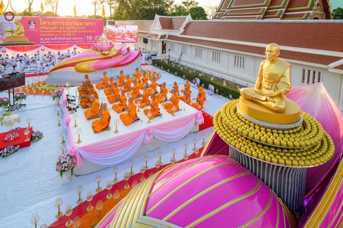 ภาพ No.73254:พิธีจุดประทีปถวายเป็นพุทธบูชา และบูชาธรรมมหาปูชนียาจารย์ ในโครงการธรรมยาตรากตัญญูบูชา มหาปูชนียาจารย์ พระมงคลเทพมุนี(สด จนฺทสโร) พระผู้ปราบมาร ปีที่ 11 ณ อนุสรณ์สถานลำดับที่ 4 สถานที่เกิดด้วยกายธรรม วัดโบสถ์ (บน) บางคูเวียง อ.บางกรวย จ.นนทบุรี วันที่ 21 