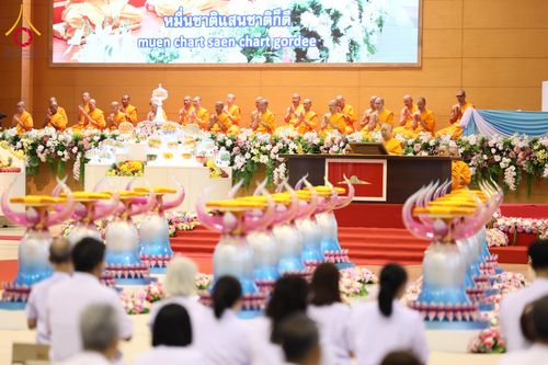 ภาพ No.318326:วันอาทิตย์ต้นเดือนที่ 5 เมษายน พ.ศ.2569 พิธีบูชาข้าวพระ ณ สภาธรรมกายสากล วัดพระธรรมกาย