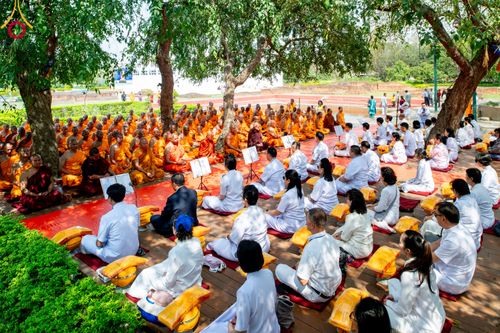 ภาพ No.314169:วันจันทร์ที่ 16 มีนาคม พ.ศ. 2569 พิธีถวายบาตรอัฐบริขาร และพิธีขอนิสัยแก่สามเณรธรรมทายาท 500 รูป ณ วิหารมายาเทวี ประเทศเนปาล