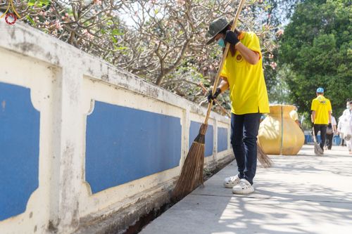 ภาพ No.71707:พระธรรมยาตรา ปฏิบัติศาสนกิจ ทำนุบำรุงศาสนสถาน, สวดธรรมจักร ,ปฏิบัติธรรม ร่วมกับชุมชน,นักเรียนเด็กดีวีสตาร์ และร่วมพิธีทอดผ้าป่าบำรุงศาสนสถาน ในโครงการธรรมยาตรากตัญญูบูชา มหาปูชนียาจารย์ พระมงคลเทพมุนี(สด จนฺทสโร) พระผู้ปราบมาร อนุสรณ์สถาน 7 แห่ง ปีที่ 11