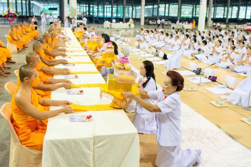 ภาพ No.121219:พิธีถวายภัตตาหารเป็นสังฆทาน แด่คณะพระธรรมยาตราฯ ในโครงการธรรมยาตรากตัญญูบูชา มหาปูชนียาจารย์ พระมงคลเทพมุนี(สด จนฺทสโร) พระผู้ปราบมาร อนุสรณ์สถาน 7 แห่ง ปีที่ 12 วันที่ 30 มกราคม พ.ศ. 2567 ณ สภาธรรมกายสากล วัดพระธรรมกาย