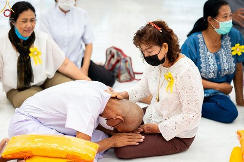 ภาพ No.65620:พิธีปลงผม และพิธีขอขมามอบผ้าไตร นาคธรรมทายาท ในโครงการอุปสมบทบูชาธรรม มหาปูชนียาจารย์ประจำปี 2565 ณ ศูนย์ปฏิบัติธรรมภาคใต้ บางกล่ำ จ.สงขลา วันที่ 19 พฤศจิกายน พ.ศ. 2565