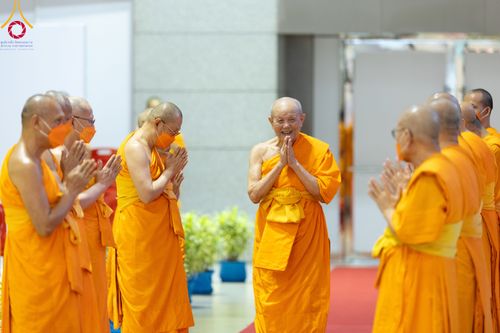 ภาพ No.92289:พิธีทอดกฐินธรรมชัยเพื่อสร้างอาคาร 115 ปี คุณยายอาจารย์มหารัตนอุบาสิกาจันทร์ ขนนกยูง อาทิตย์ต้นเดือนที่ 5 พฤศจิกายน พ.ศ. 2566 ณ วัดพระธรรมกาย จ.ปทุมธานี