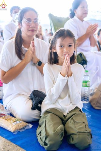 ภาพ No.347317:วันอาทิตย์ต้นเดือนที่ 6 กันยายน พ.ศ.2569 พิธีตักบาตรข้าวสารอาหารแห้ง  ณ บ้านแก้วเรือนทองคุณยาย วัดพระธรรมกาย