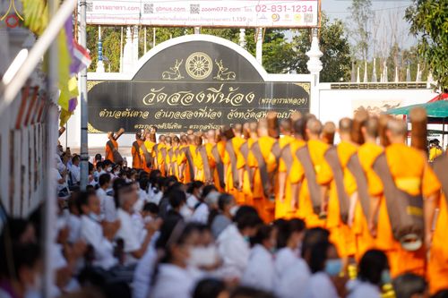 ภาพ No.70713:พิธีต้อนรับพระธรรมยาตรา ในโครงการธรรมยาตรากตัญญูบูชา มหาปูชนียาจารย์ พระมงคลเทพมุนี(สด จนฺทสโร) พระผู้ปราบมาร อนุสรณ์สถาน 7 แห่ง ปีที่ 11 วันที่ 14 มกราคม พ.ศ. 2566 ณ อนุสรณ์สถานลำดับที่ 3 สถานที่เกิดในเพศสมณะ วัดสองพี่น้อง อ.สองพี่น้อง จ.สุพรรณบุรี