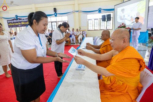 ภาพ No.137683:พิธีตักบาตร พิธีถวายสังฆทานแด่คณะสงฆ์ 323 วัด พิธีทำบุญอุทิศส่วนกุศลแด่ผู้วายชนม์ ในเหตุการณ์ความไม่สงบ 4 จังหวัดชายแดนภาคใต้ ปีที่ 20 ครั้งที่ 169 และพิธีมอบกองทุนหนุนแรงใจช่วยครูใต้ ปีที่ 17 ครั้งที่ 134 วันที่ 25 พฤษภาคม พ.ศ.2567 อ.ตากใบ จ.นราธิวาส