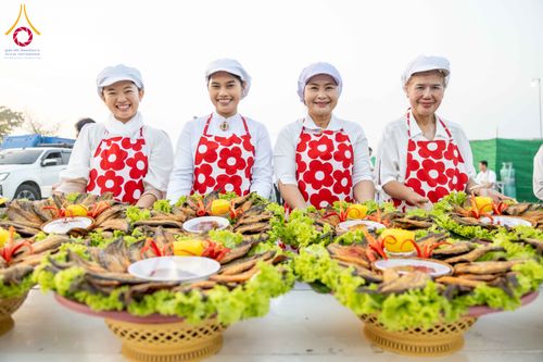 ภาพ No.297846:วันที่ 19 มกราคม พ.ศ. 2569 พิธีถวายภัตตาหารเป็นสังฆทาน แด่พระธรรมยาตรา ณ อนุสรณ์สถานบางปลา วัดบางปลา อำเภอบางเลน จังหวัดนครปฐม ในโครงการธรรมยาตรา กตัญญูบูชา มหาปูชนียาจารย์ พระมงคลเทพมุนี(สด จนฺทสโร) พระผู้ปราบมาร อนุสรณ์สถาน 7 แห่ง ปีที่ 14