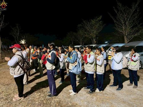 ภาพ No.306593:ภาพเบื้องหลังอาสาสมัครรวมใจ ชุดที่ 5 ในโครงการธรรมยาตรา กตัญญูบูชา มหาปูชนียาจารย์ พระมงคลเทพมุนี(สด จนฺทสโร) พระผู้ปราบมาร อนุสรณ์สถาน 7 แห่ง ปีที่ 14