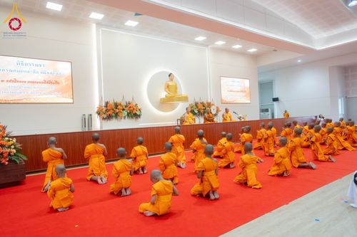 ภาพ No.318699:วันที่ 29 มีนาคม พ.ศ. 2569 พิธีเวียนประทักษิณ มอบผ้าไตร บรรพชาสามเณร  ณ ศูนย์อบรมเยาวชนกาญบุรี