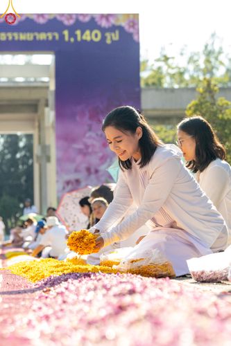 ภาพ No.105693:พิธีต้อนรับพระธรรมยาตรา ในโครงการธรรมยาตรากตัญญูบูชา มหาปูชนียาจารย์ พระมงคลเทพมุนี(สด จนฺทสโร) พระผู้ปราบมาร อนุสรณ์สถาน 7 แห่ง ปีที่ 12 วันที่ 3 มกราคม พ.ศ. 2567 ณ อนุสรณ์สถานโลตัสแลนด์ จ.สุพรรณบุรี