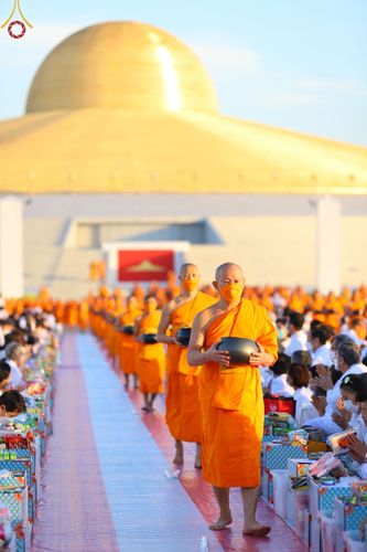 ภาพ No.68733:พิธีตักบาตรฉลองพระใหม่ วันที่ 1 มกราคม พ.ศ. 2566 ณ วัดพระธรรมกาย จ.ปทุมธานี