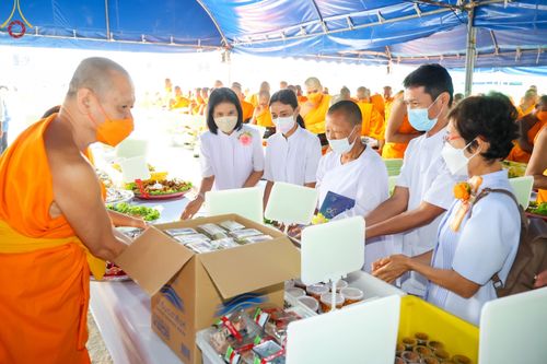 ภาพ No.74144:พิธีถวายภัตตาหารเป็นสังฆทาน แด่คณะพระธรรมยาตราฯ ในโครงการธรรมยาตรากตัญญูบูชา มหาปูชนียาจารย์ พระมงคลเทพมุนี(สด จนฺทสโร) พระผู้ปราบมาร อนุสรณ์สถาน 7 แห่ง ปีที่ 11 วันที่ 25 มกราคม พ.ศ. 2566