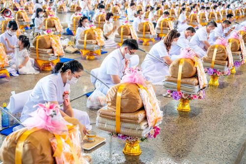 ภาพ No.66472:พิธีถวายอุปกรณ์เครื่องกันหนาว แด่คณะพระภิกษุ สามเณร วัดพระธรรมกาย วันเสาร์ที่ 10 ธันวาคม พ.ศ. 2565 ณ สภาธรรมกายสากล วัดพระธรรมกาย จ.ปทุมธานี