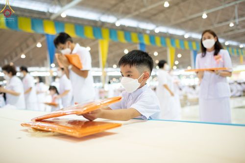 ภาพ No.65327:พิธีทอดผ้าป่า ในวันอาทิตย์ต้นเดือนที่ 4 ธันวาคม พ.ศ. 2565 ณ วัดพระธรรมกาย จ.ปทุมธานี