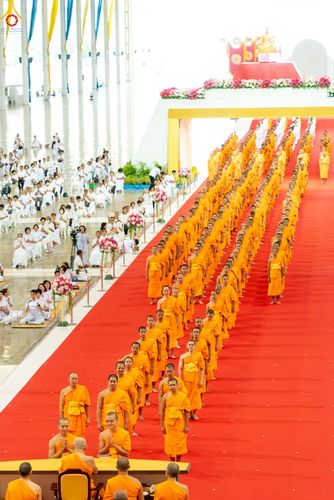 ภาพ No.338983:วันอาทิตย์ที่ 12 กรกฎาคม พ.ศ.2569 พิธีมุทิตาผู้สอบได้เปรียญธรรม ประโยค 1-2 ถึง ป.ธ.9 และ บ.ศ.1-2 ถึง บ.ศ.6 สำนักศาสนศึกษาวัดพระธรรมกาย ประจำปี 2569, พิธีมอบตราตั้งแต่งตั้งอาจารย์ใหญ่ สำนักศาสนศึกษาวัดพระธรรมกาย