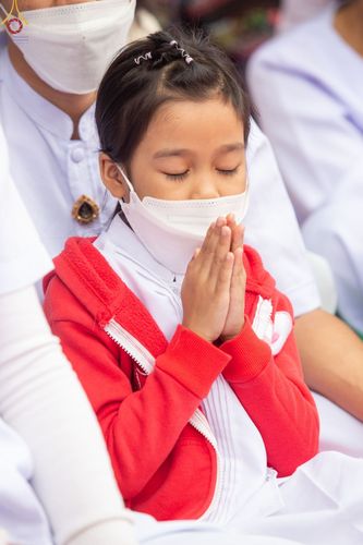 ภาพ No.69718:พิธีตักบาตรพระธรรมยาตราฯ ในโครงการธรรมยาตรากตัญญูบูชา มหาปูชนียาจารย์ พระมงคลเทพมุนี(สด จนฺทสโร) พระผู้ปราบมาร ปีที่ 11 ณ อนุสรณ์สถานลำดับที่ 1 สถานที่เกิดด้วยรูปกายเนื้อ อนุสรณ์สถานมหาวิหารพระมงคลเทพมุนี อ.สองพี่น้อง จ.สุพรรณบุรี