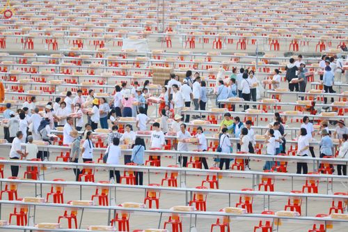 ภาพ No.322604:วันที่ 17 เมษายน พ.ศ.2569 การเรียงกล่องไทยธรรม เรียงน้ำดื่ม เรียงร่ม ณ ลานธรรมพระมหาธรรมกายเจดีย์ เพื่องานถวายมหาสังฆทาน 40,000 กว่าวัดทั่วประเทศ วันคุ้มครองโลก 22 เมษายน พ.ศ.2569 วัดพระธรรมกาย